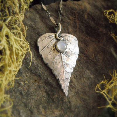 Olivenorma "Spring Choice" - Moonstone Birch Leaf Necklace