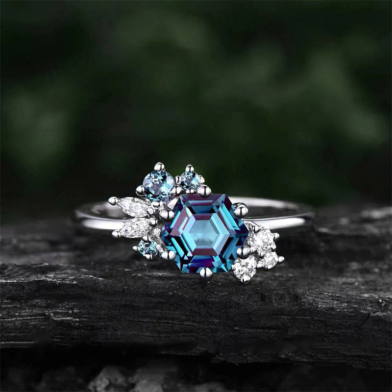 Olivenorma "Glorious Luck" - Unique Hexagon Cut Alexandrite Ring