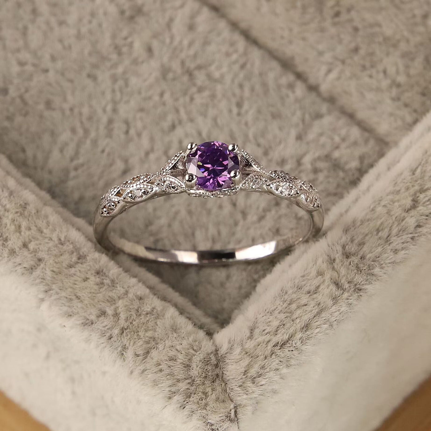 Olivenorma Inlaid Purple Amethyst Zirconia Simple Ring