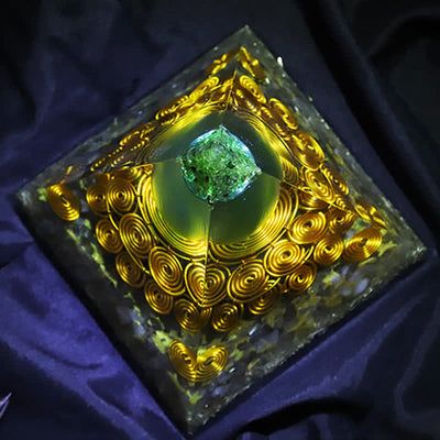 Olivenorma 14cm Green Cat's Eye Stone Orgone Pyramid