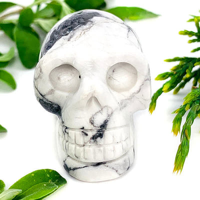 Olivenorma Natural Crystal Skull Halloween Decoration