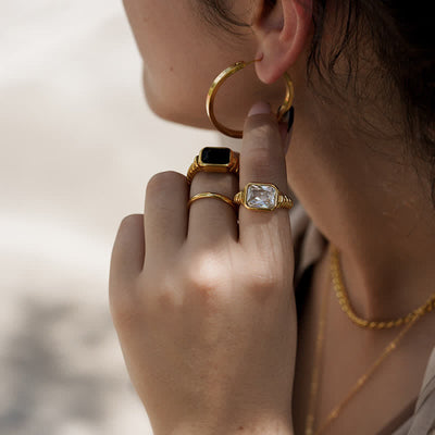 Olivenorma The Fortune Bringers - 18K Gold Emerald Signet Ring