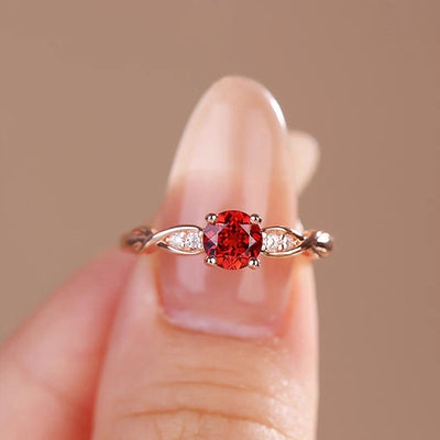 Olivenorma Tianti Vine Four Claw Garnet Ring